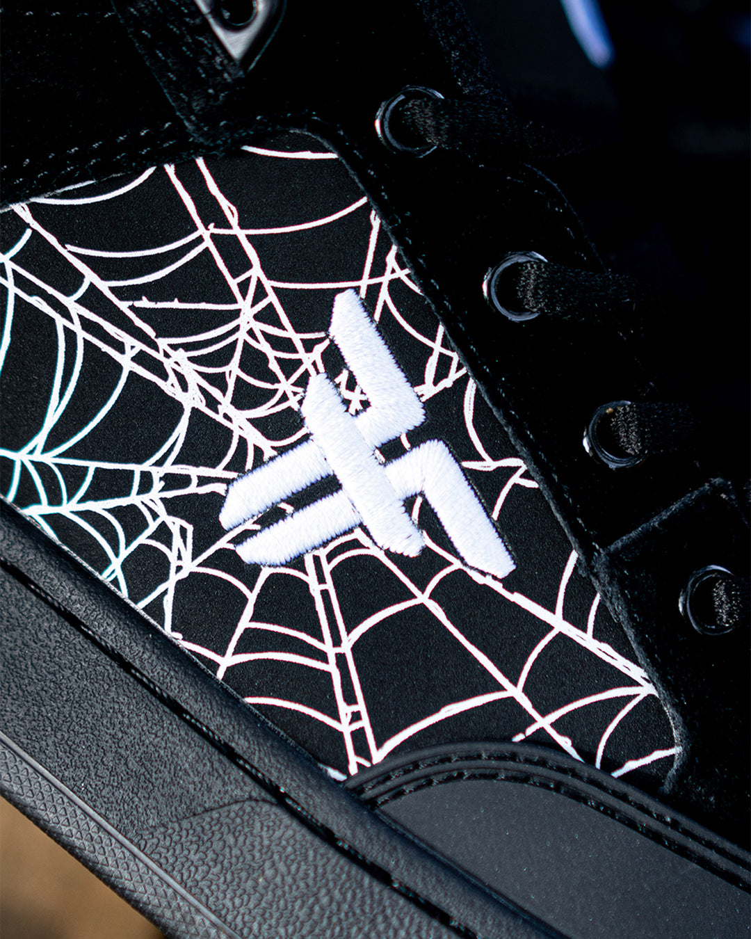 HERITAGE - BLACK / WEBBED